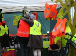 reno et béatrice en rayon_jaune