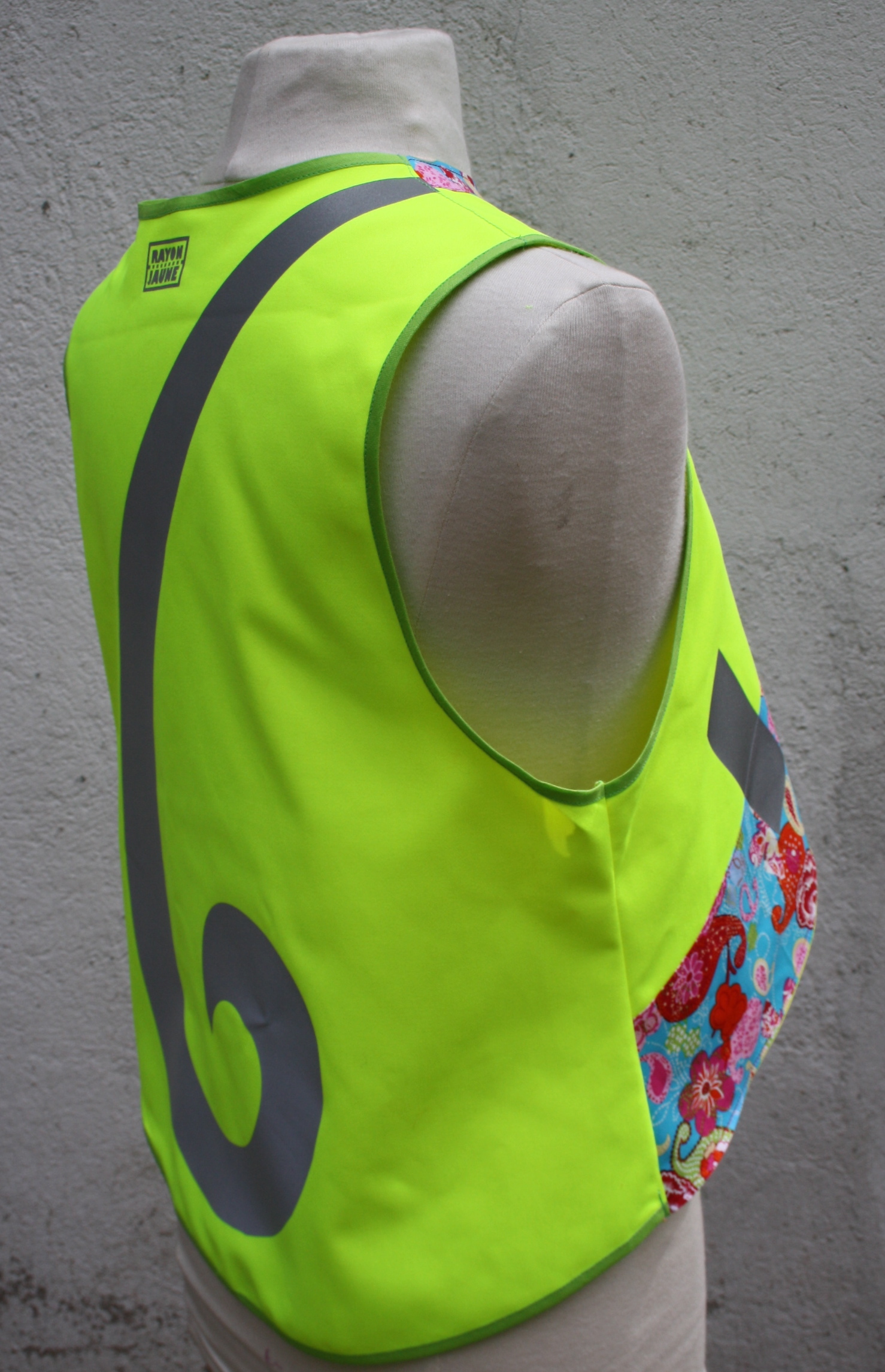 chasuble fluo originale pour cyclistes urbains, cyclotouristes, piétons, ...